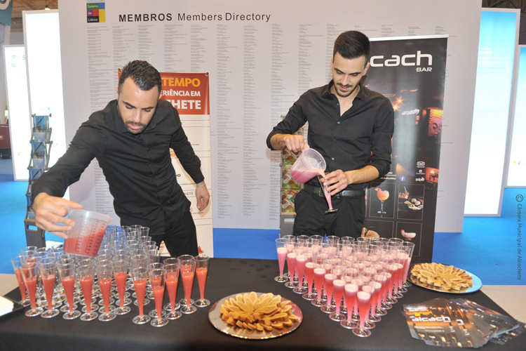 Alcach Bar organizou cocktail 