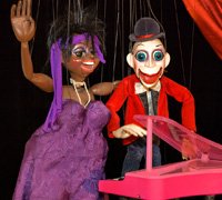 Companhia búlgara apresenta teatro de marionetas no Largo de S. João