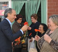 Autarcas festejam Dia da Mulher com oferta de flores