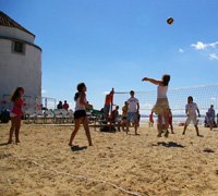 Jogos de praia para crianças e jovens animam Praia dos Moinhos