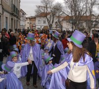 Desfile de Carnaval conta com a participação de mil crianças