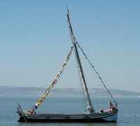 Embarcação tradicional realiza passeios gratuitos durante as Festas
