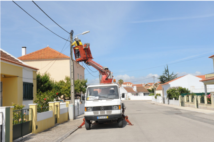 Remodelação da rede de iluminação pública concluída em Samouco e São Francisco