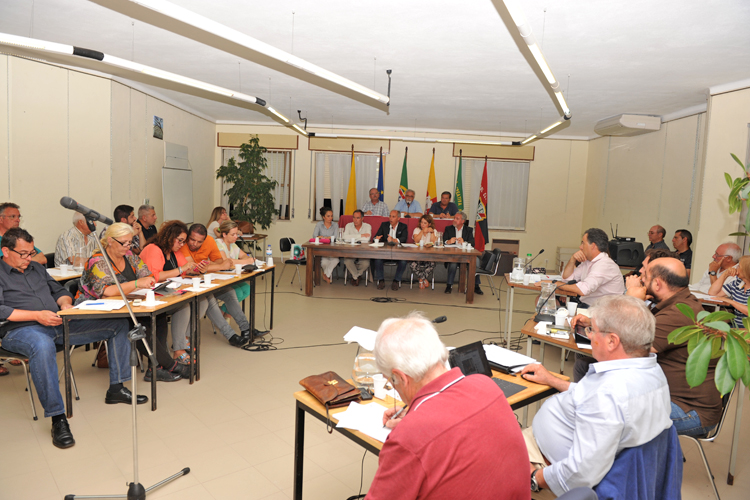 Deputados municipais saúdam regresso do bote Leão a Alcochete