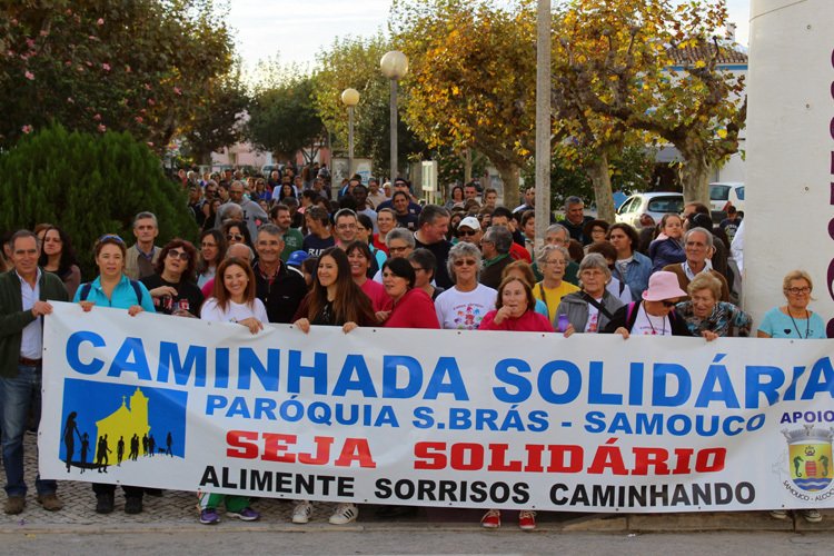 Caminhada solidária em Samouco angaria 325kg em bens alimentares