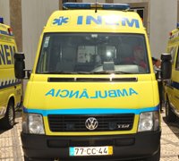 Bombeiros de Alcochete recebem ambulância do INEM