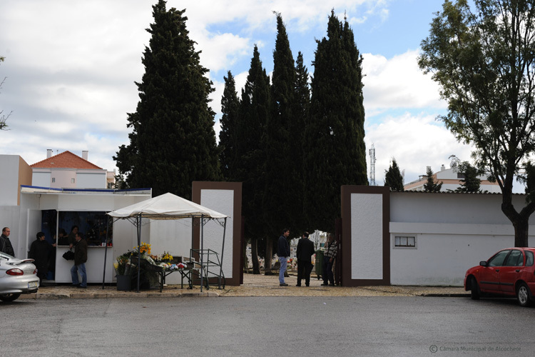 Câmara inicia procedimento para rever regulamento do cemitério de Alcochete