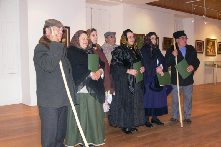 Grupos folclóricos cantam as Janeiras