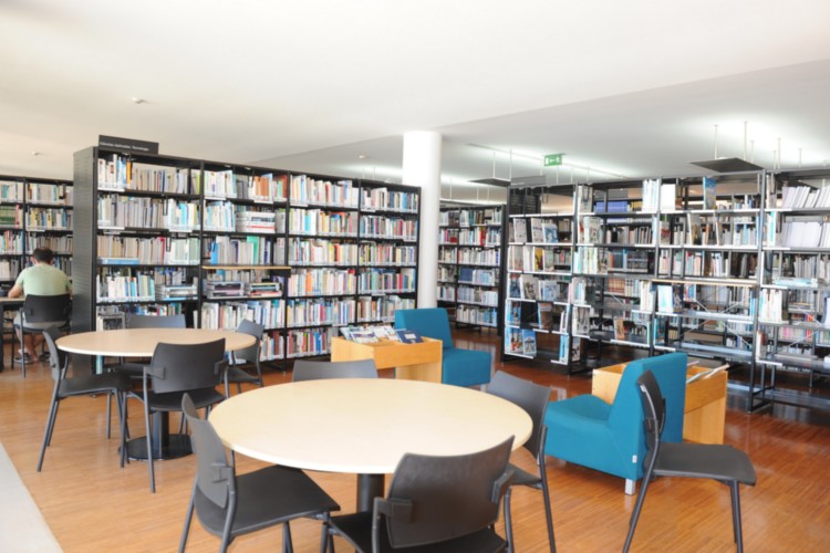 Biblioteca com horário alargado no período de exames