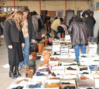 Loja do Mercado promove venda solidária de calçado 
