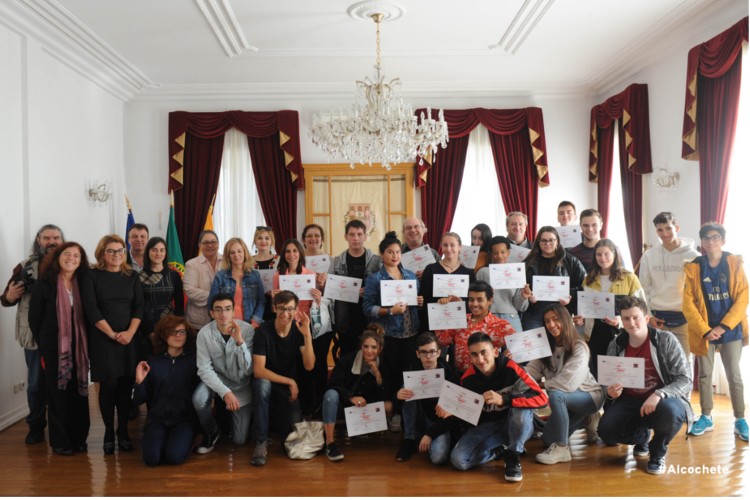 Vereadora da Educação dá as boas-vindas aos participantes no Erasmus+Escolar
