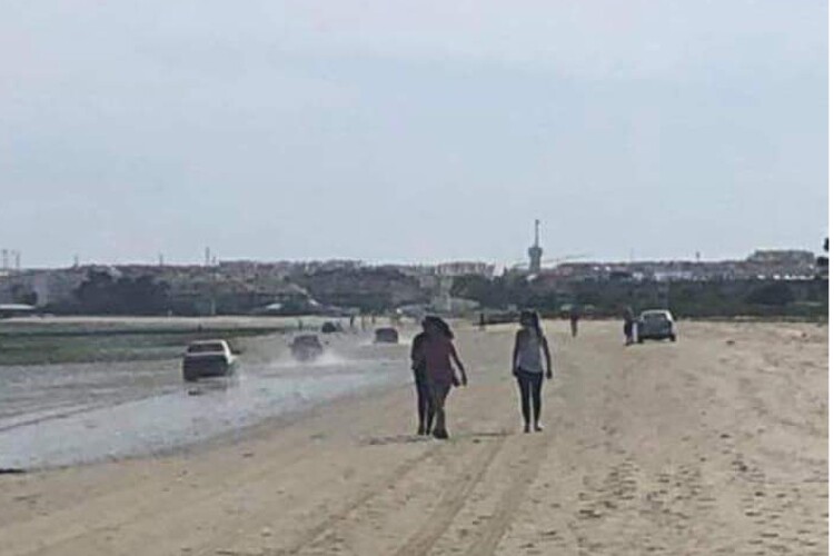 Circulação de viaturas nas praias coloca em risco a população