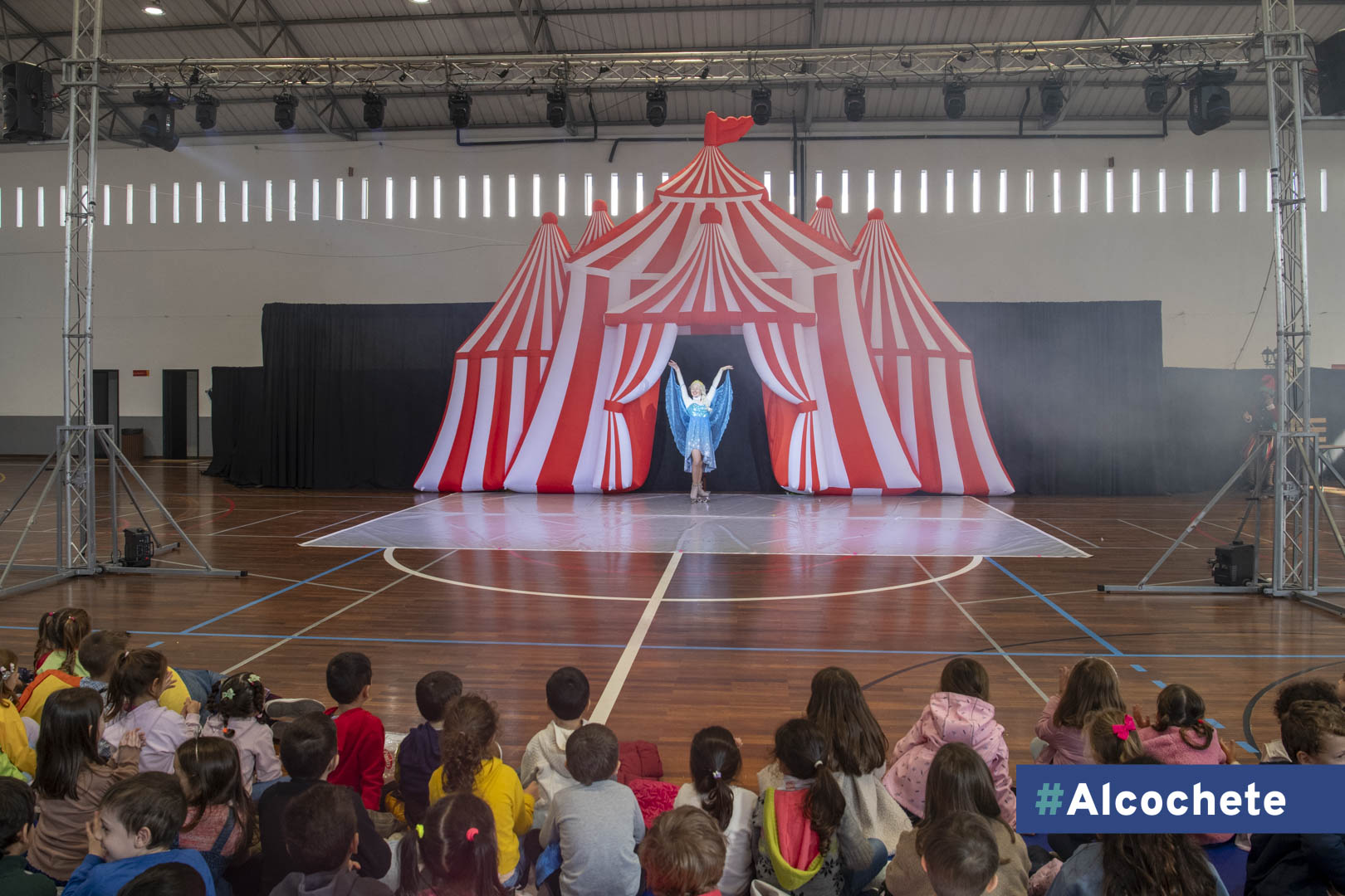 Circo de Natal para as escolas do município