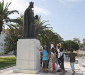 Após a apresentação do livro as crianças participaram numa actividade que decorreu na Vila, aqui junto à estátua D. Manuel I.
