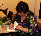 Antónia Serafim autografou o seu primeiro livro